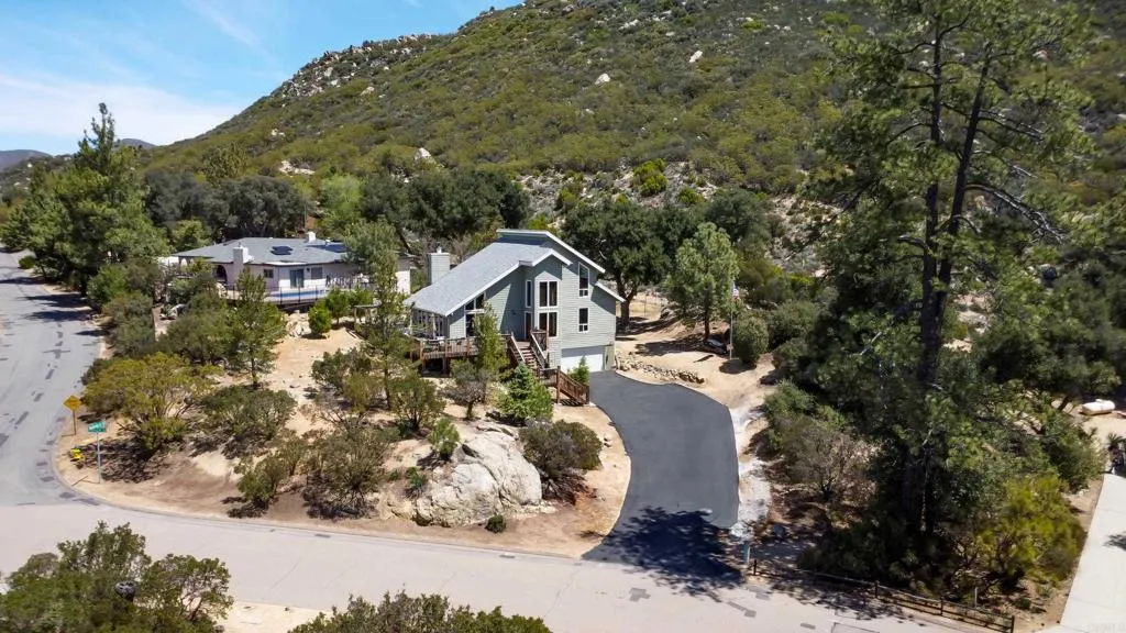 https://cdn.realtyfeed.com/cdn/127/306421883/32f2c58a4bc12469a203b33d00ffc930.webp
