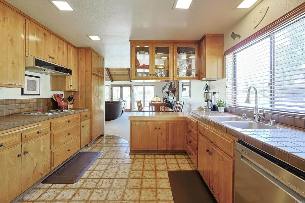https://cdn.realtyfeed.com/cdn/127/306421883/d60da32f7c58db5368a2b97aefa42908.webp