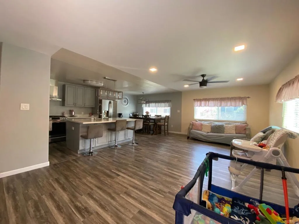 https://cdn.realtyfeed.com/cdn/127/306421997/447f39b379aa53718121098e4ab1f175.webp