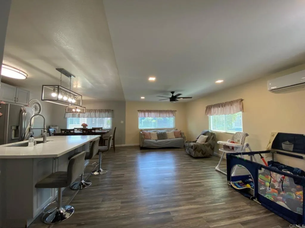 https://cdn.realtyfeed.com/cdn/127/306421997/808b72d48bff5d5a6deed6f4cf5d9592.webp