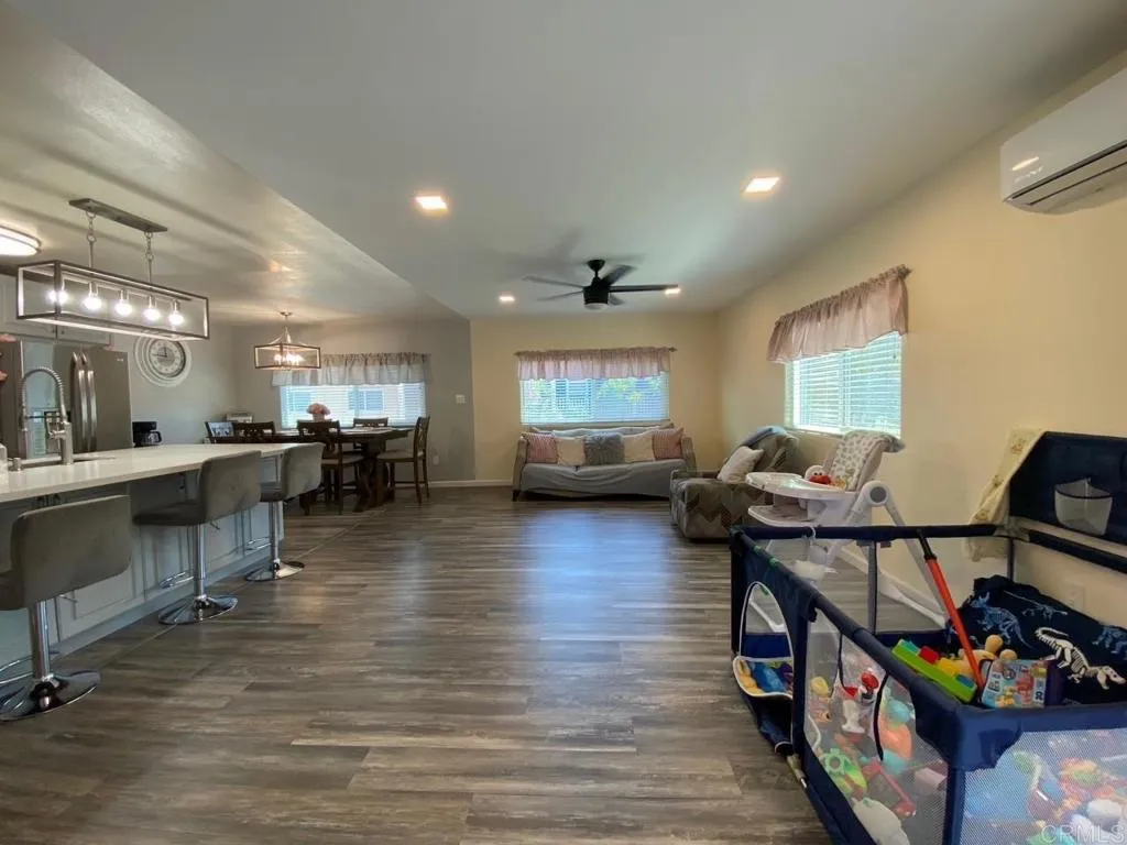 https://cdn.realtyfeed.com/cdn/127/306421997/8def30d25cb5ee4670e15ae1c17f4bbd.webp