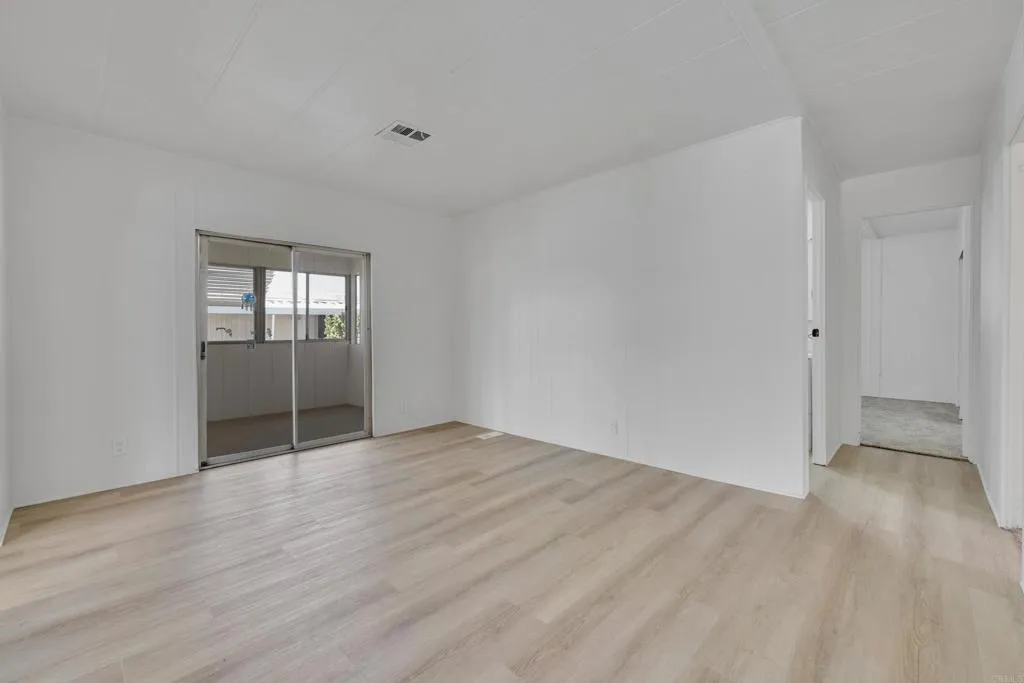 https://cdn.realtyfeed.com/cdn/127/306422644/8f345dee66f1e9badaa927ae27926297.webp