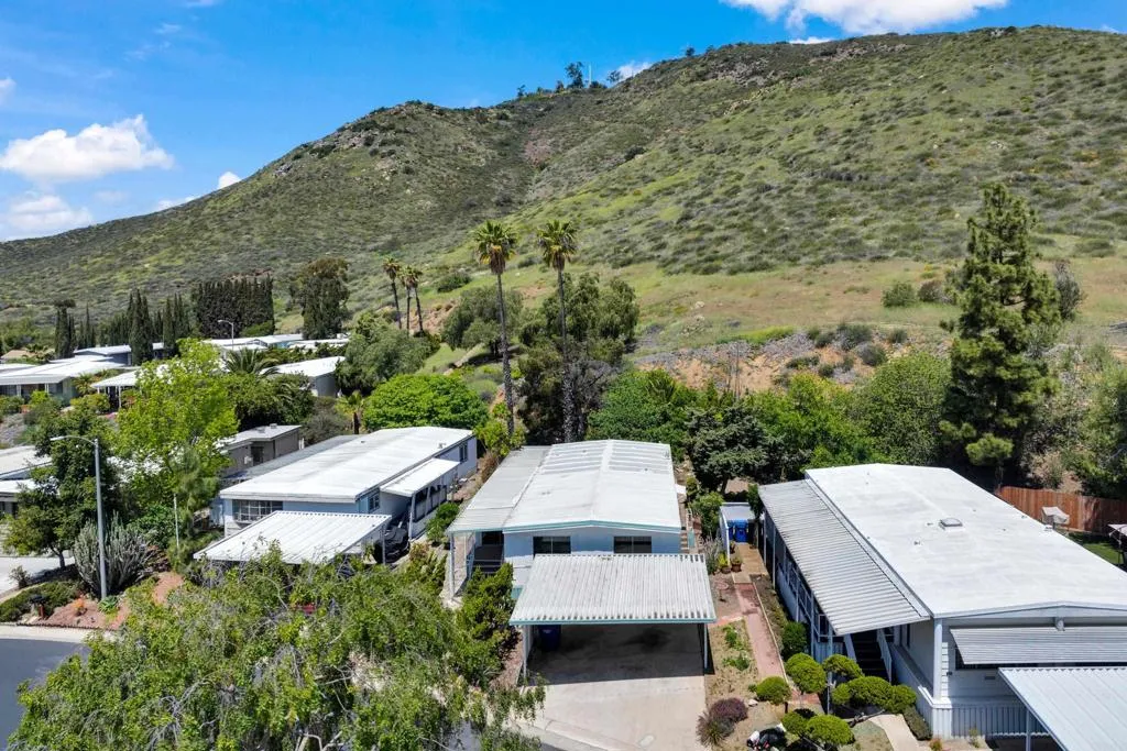 https://cdn.realtyfeed.com/cdn/127/306422644/f1caf951556e18336b2c69fc2e3b8594.webp