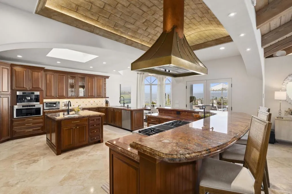 https://cdn.realtyfeed.com/cdn/127/306422758/b77afc29447785123b11f10960ba077c.webp