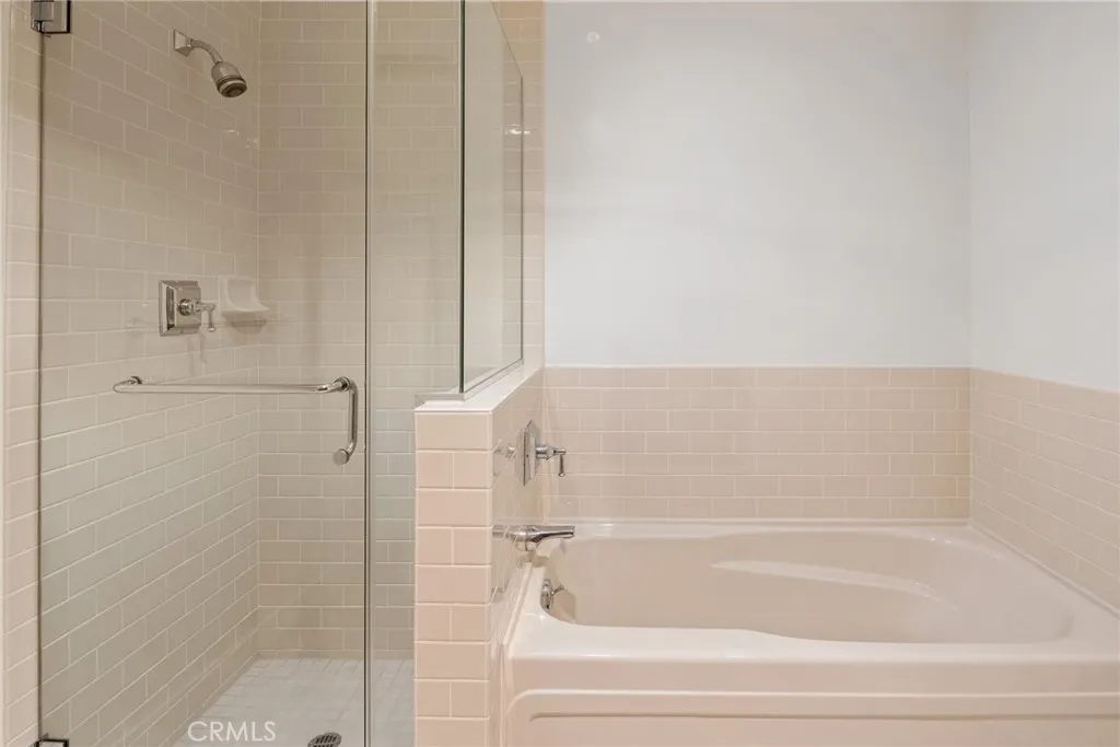 https://cdn.realtyfeed.com/cdn/127/306423324/648d80bd2ab3b4614bcccdc4f2584d85.webp