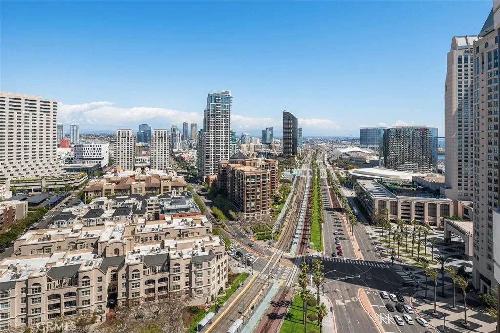 https://cdn.realtyfeed.com/cdn/127/306423324/6b069ef7348feac5ce5c37ec99b7ee3c.webp