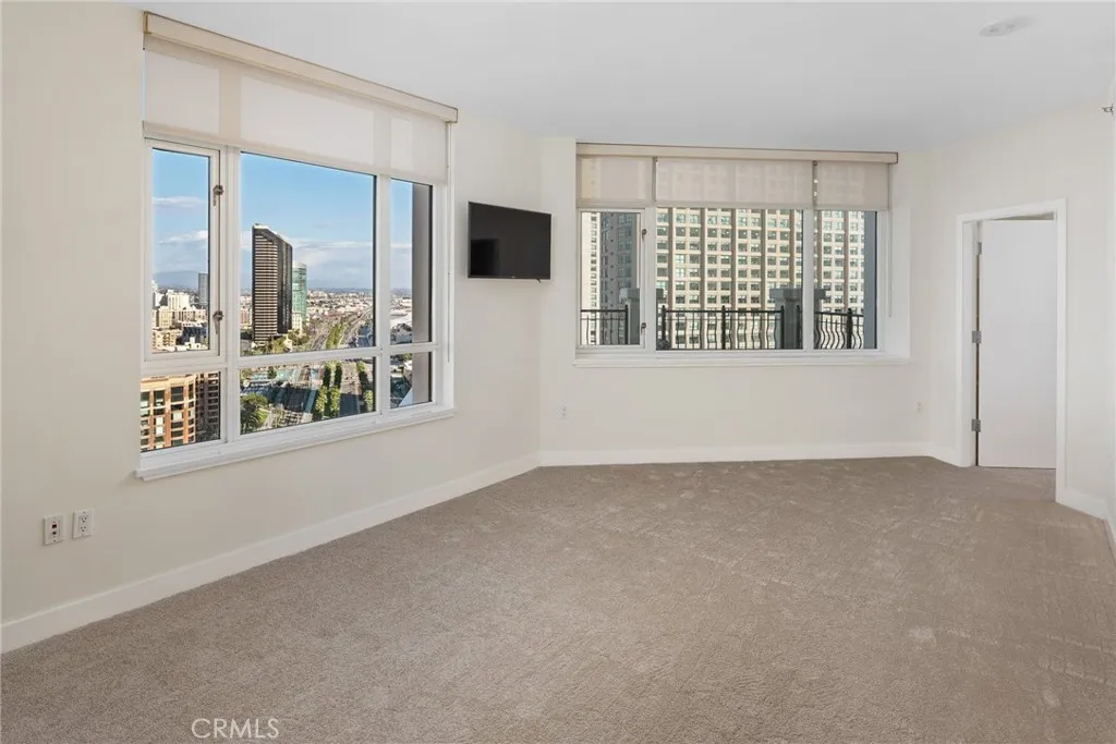 https://cdn.realtyfeed.com/cdn/127/306423324/c7355b8ae5bb8bdf3713052c76a94cad.webp