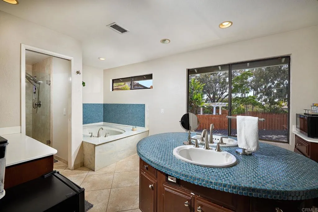 https://cdn.realtyfeed.com/cdn/127/306423587/06e4cefb83fd5518146821e74805ab5b.webp