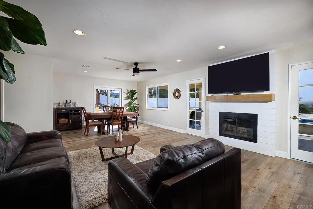 https://cdn.realtyfeed.com/cdn/127/306423587/f66ba03aa48625693940dbe638b26103.webp