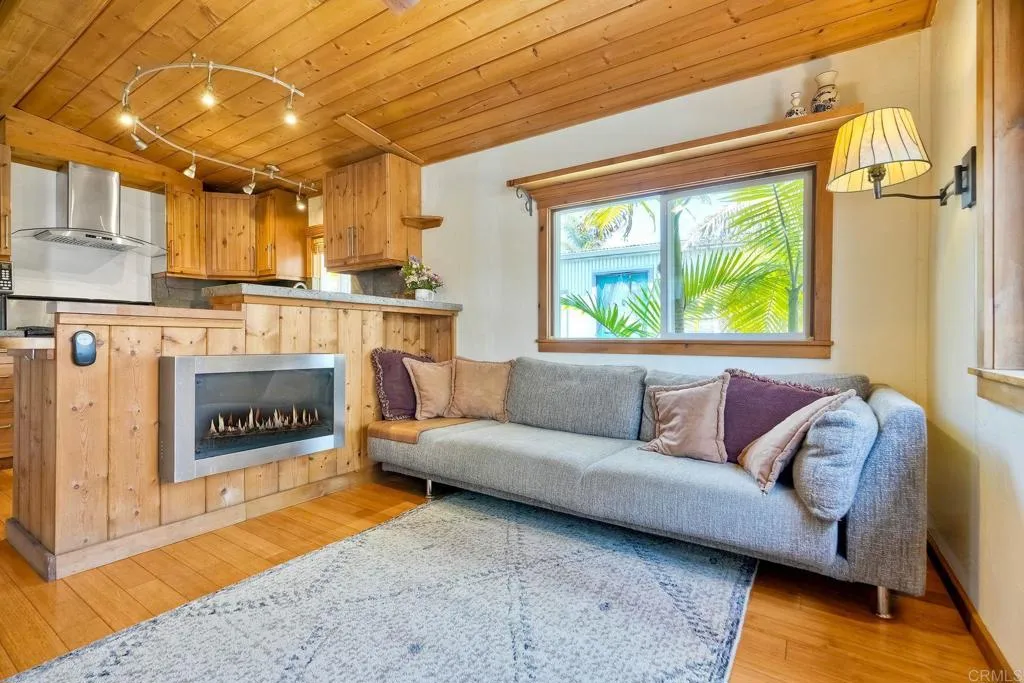 https://cdn.realtyfeed.com/cdn/127/306423660/1bef33ba25f2f4f9e03c8714e838c754.webp