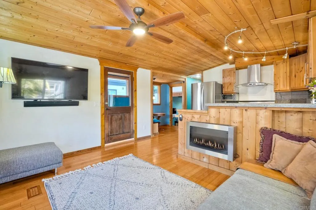 https://cdn.realtyfeed.com/cdn/127/306423660/9b9053ba9c3de2311fc21fa5df7a31a1.webp