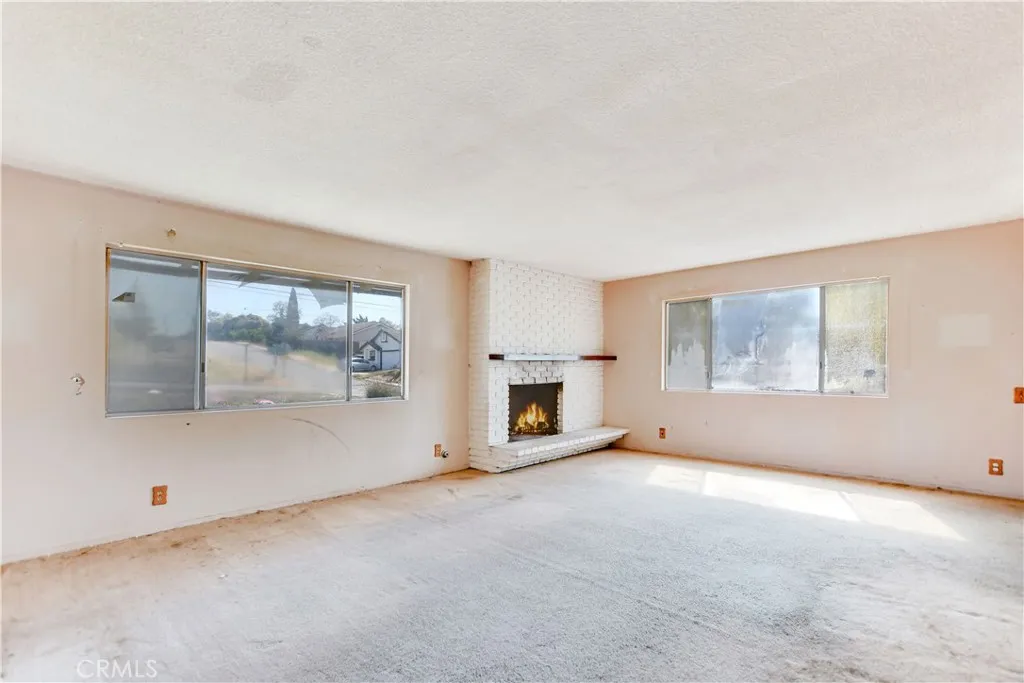 https://cdn.realtyfeed.com/cdn/127/306423783/fdba704f15d4ead10273e3ea81f1918d.webp