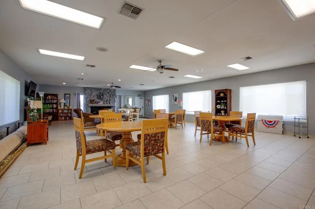 https://cdn.realtyfeed.com/cdn/127/306424117/95e553590c70a794af30481ba46abe57.webp