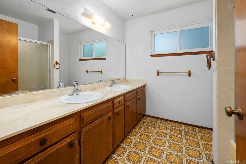 https://cdn.realtyfeed.com/cdn/127/306424309/09dba47d27cabf848e514b0d40c57b31.webp