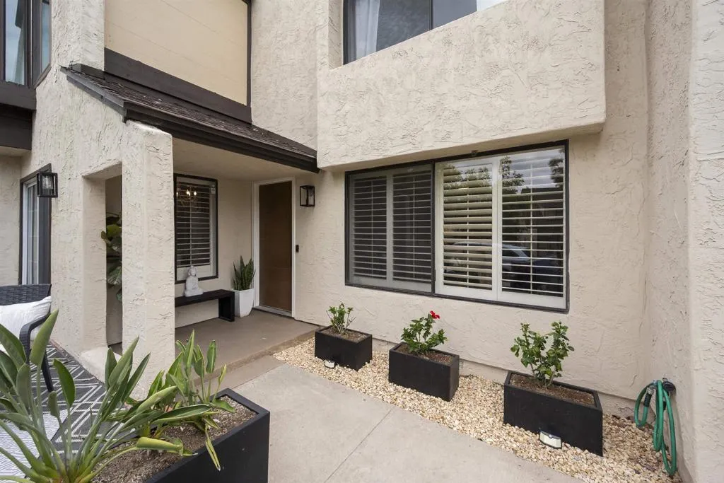 MLS: PTP2502988 Condo For Sale