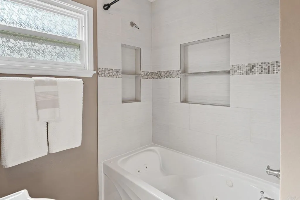https://cdn.realtyfeed.com/cdn/127/306424656/179aef85a2042bc04319630ba44cde51.webp