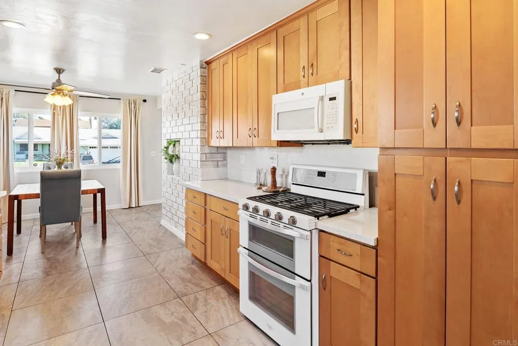 https://cdn.realtyfeed.com/cdn/127/306424656/2cece508062f9419bb6824de35ef2b65.webp
