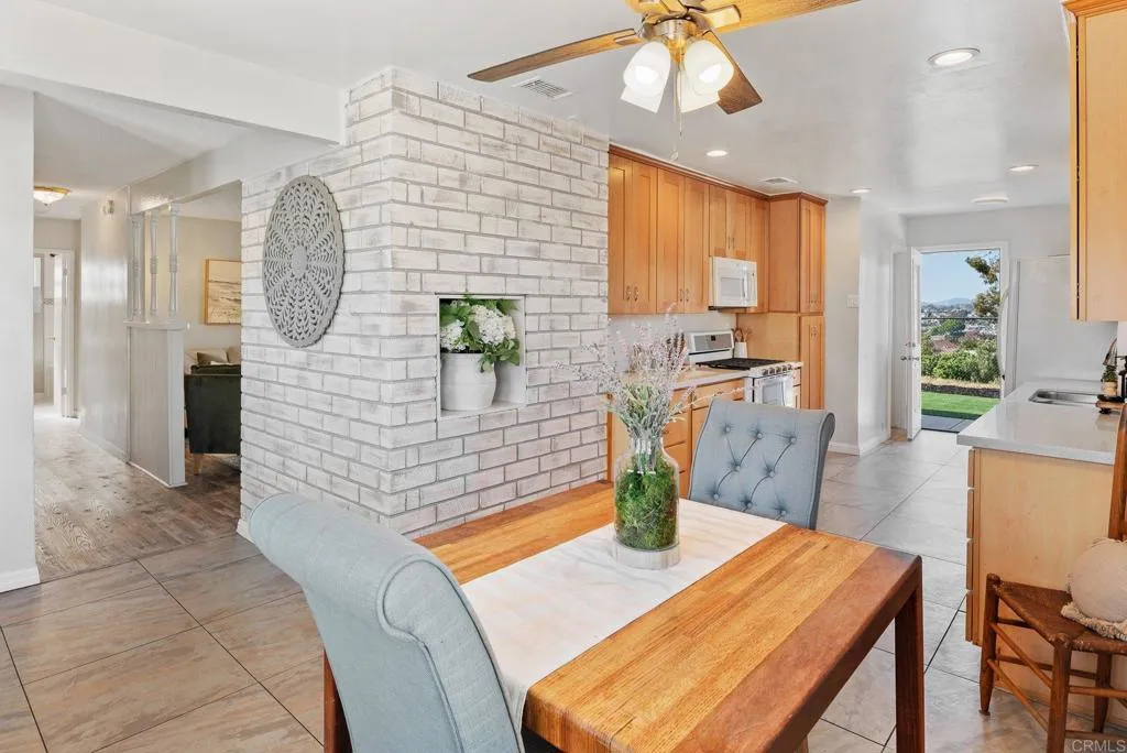 https://cdn.realtyfeed.com/cdn/127/306424656/e2d4d388a785cd2d2cae4844e245bb33.webp
