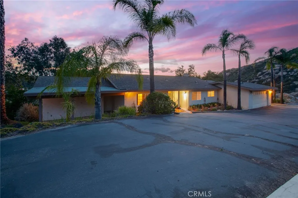 https://cdn.realtyfeed.com/cdn/127/306424711/685a6649b19ca2357d1e73fb12b8b0f7.webp