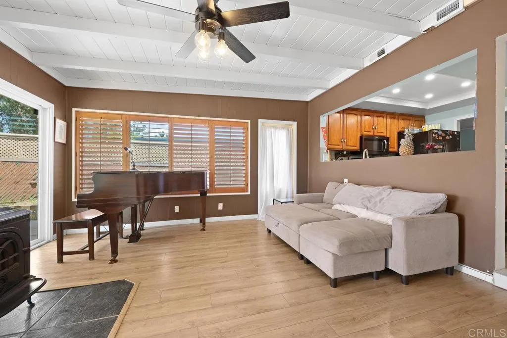https://cdn.realtyfeed.com/cdn/127/306424732/86c57349132c4c56520e9b01292c1a86.webp