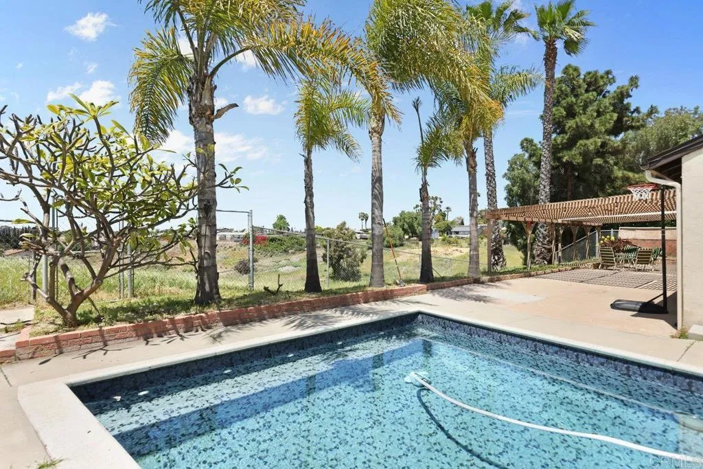 https://cdn.realtyfeed.com/cdn/127/306424732/c5c2c8e890e56ee84b7ea82058afdb7a.webp