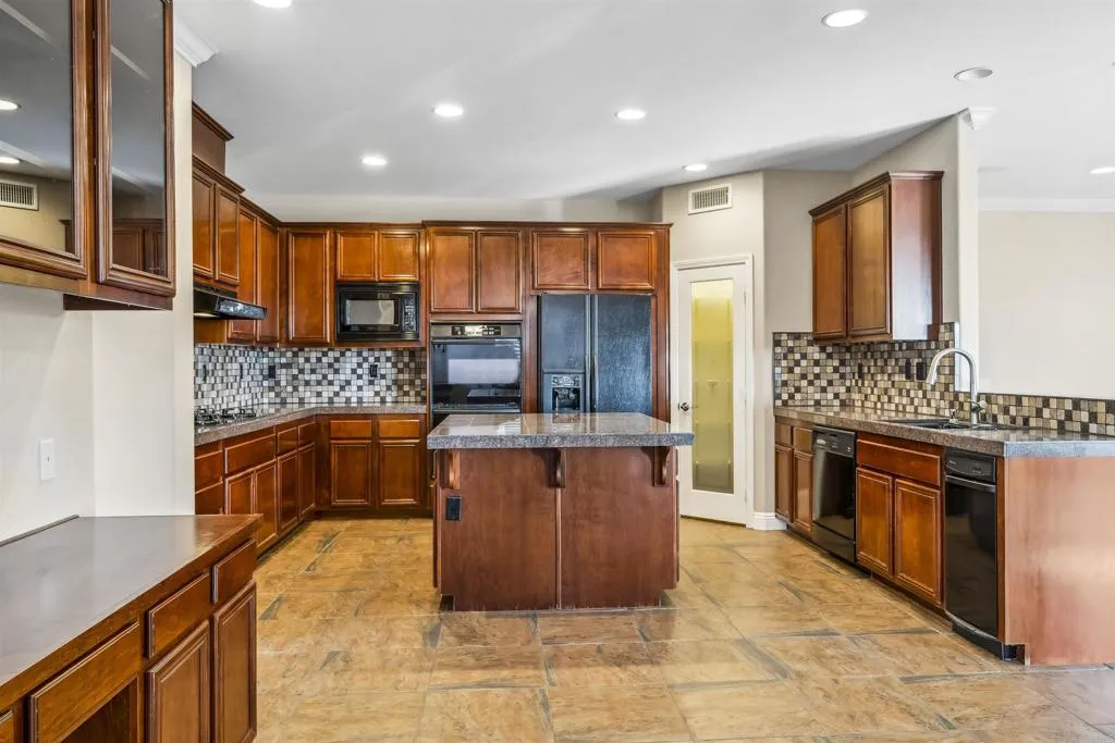 https://cdn.realtyfeed.com/cdn/127/306424813/34e3becec9929f2a6fc4674230790e9b.webp