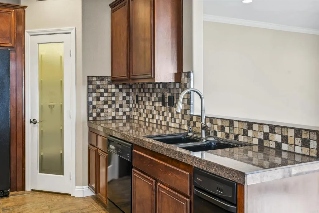 https://cdn.realtyfeed.com/cdn/127/306424813/5ffe903850d086684a777382e5a57170.webp