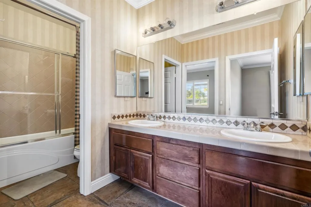 https://cdn.realtyfeed.com/cdn/127/306424813/96851debc36403785be9d65000e6a43f.webp