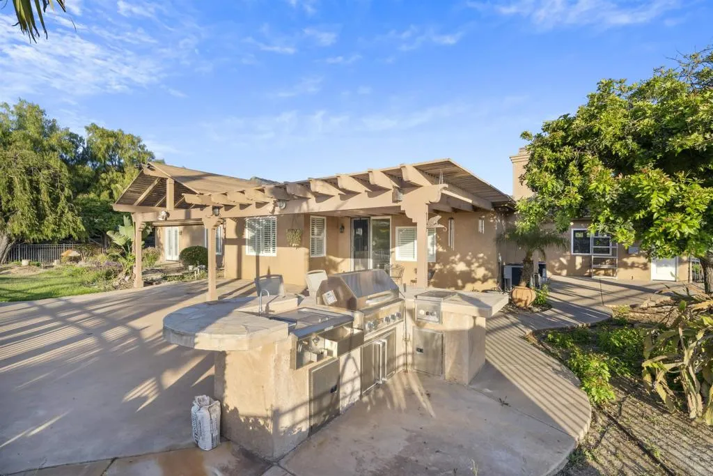 https://cdn.realtyfeed.com/cdn/127/306424813/cca7b6bf5d4faf9d2e48f08d569e5703.webp