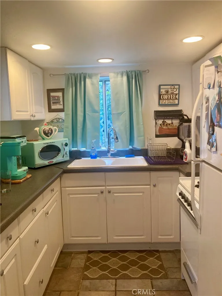 320 Metropole Avenue Unit B, Avalon, Ca 90704 - Photo 4 of 28, Avalon, CA