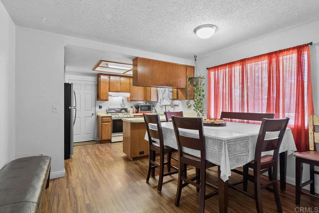 https://cdn.realtyfeed.com/cdn/127/306425077/623b2b569588f0c580a956ec250bc24a.webp