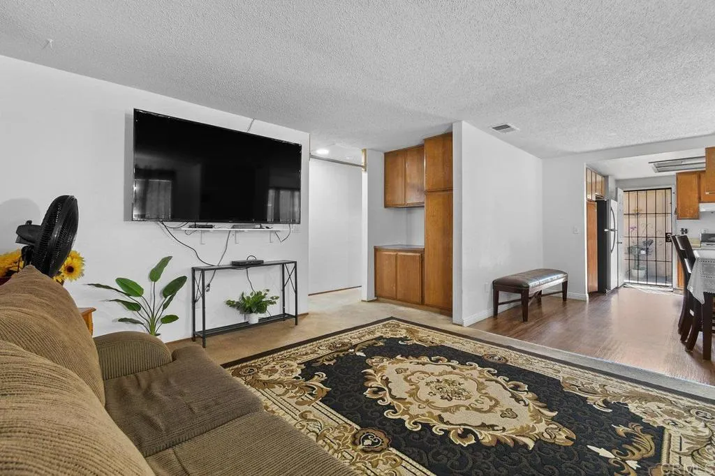 https://cdn.realtyfeed.com/cdn/127/306425077/e36a563bac25263279118f0d55e0f402.webp