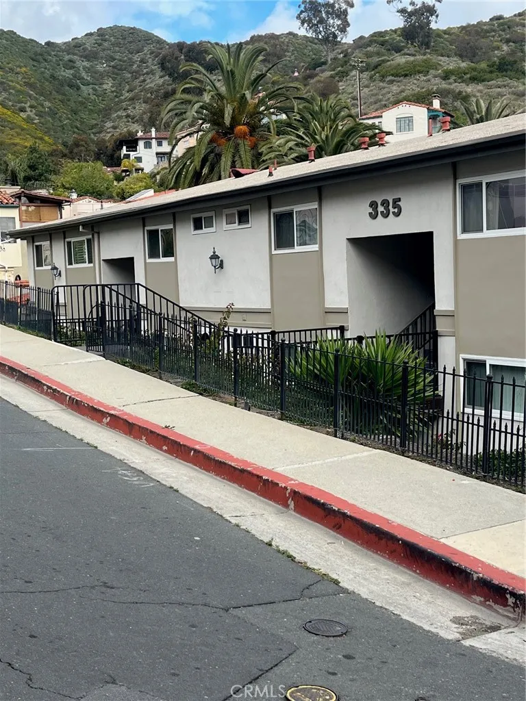 335 Whittley Avenue Unit 10, Avalon, Ca 90704