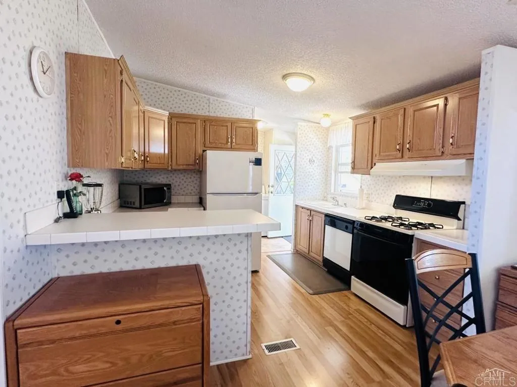 https://cdn.realtyfeed.com/cdn/127/306425260/16aae8d4eee58670857161b87fadbeaf.webp