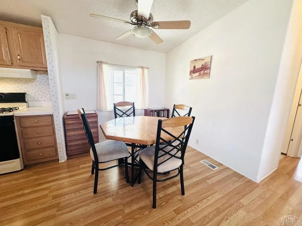 https://cdn.realtyfeed.com/cdn/127/306425260/a0e2bfa64ea0d2661d9201351053ad2e.webp