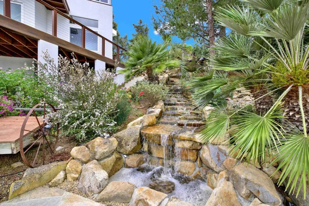 https://cdn.realtyfeed.com/cdn/127/306425479/588d5bcf6cd4a5909725e4b84e6f1da3.webp