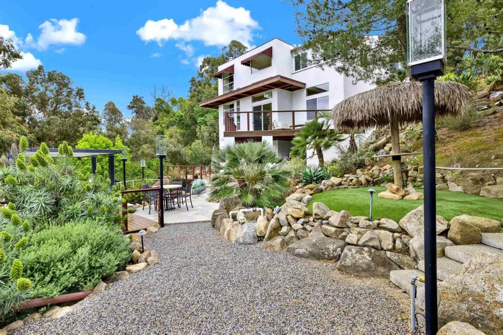 https://cdn.realtyfeed.com/cdn/127/306425479/f141706fd0d57dbb8e18353ec5f36ac8.webp