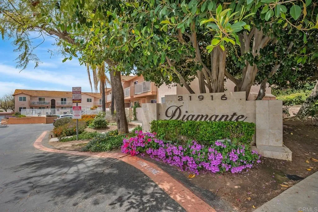 https://cdn.realtyfeed.com/cdn/127/306425538/c10e8d5d4ff19787554a3efe70d3657e.webp