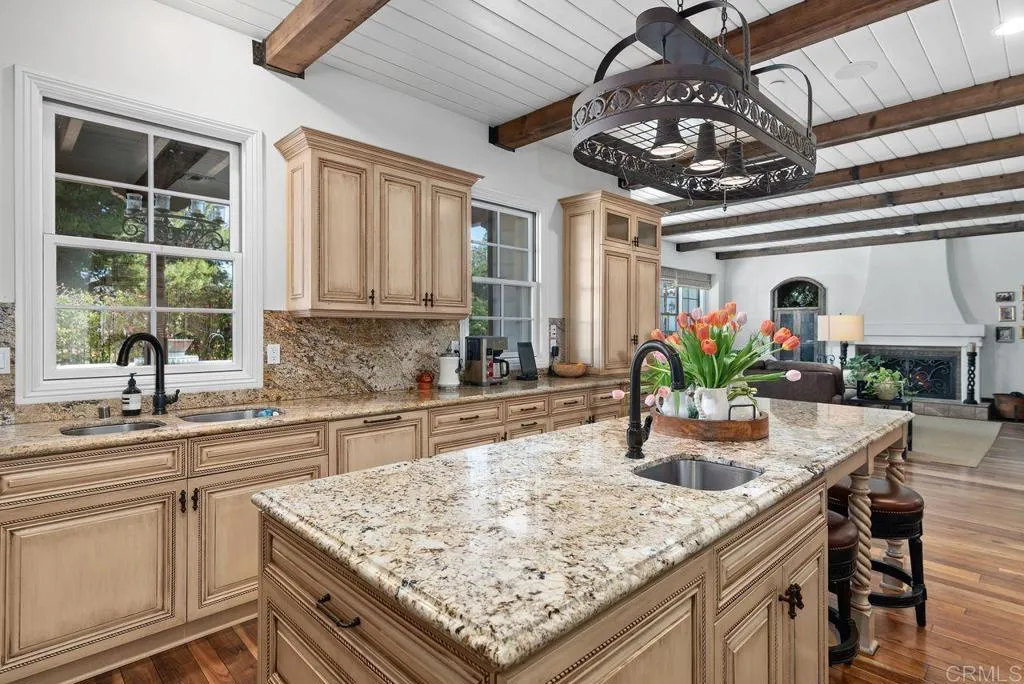 https://cdn.realtyfeed.com/cdn/127/306425560/61772cd4dc8db7245fe7088f722c76b7.webp
