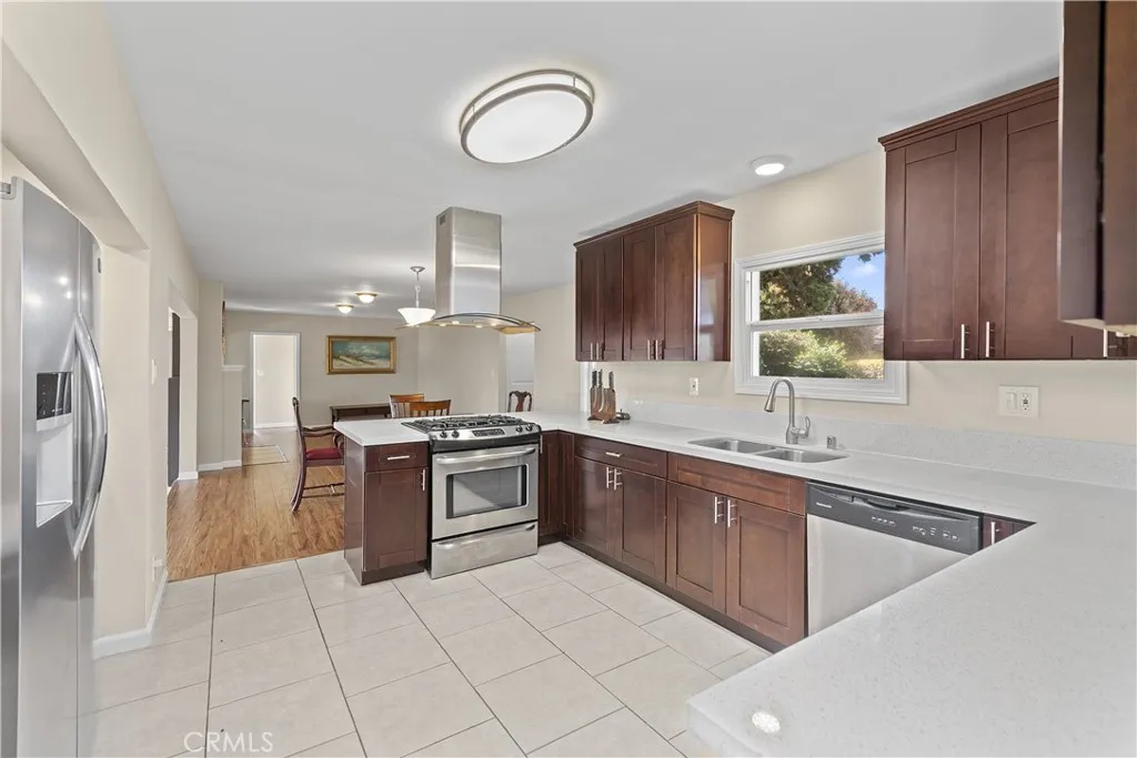 https://cdn.realtyfeed.com/cdn/127/306425584/b26b9247effbd2308425cfad5b99f5d2.webp