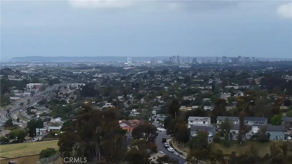https://cdn.realtyfeed.com/cdn/127/306425666/00e2beaa4ed67bbb0033186249462ef8.webp