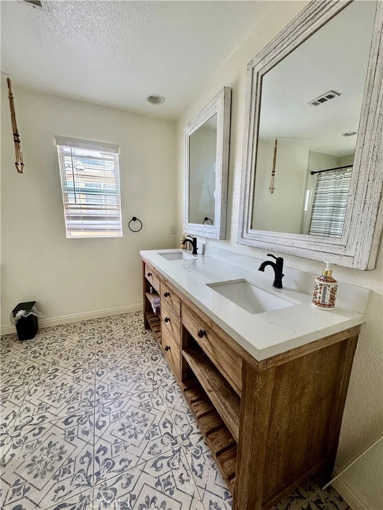 https://cdn.realtyfeed.com/cdn/127/306426105/4d4df5dd7191cb4aed3a6a3041744dd2.webp