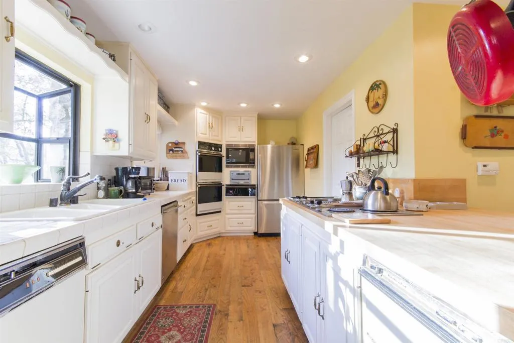 https://cdn.realtyfeed.com/cdn/127/306426109/0a554a7ba396410addfc2f696fbbc8b0.webp