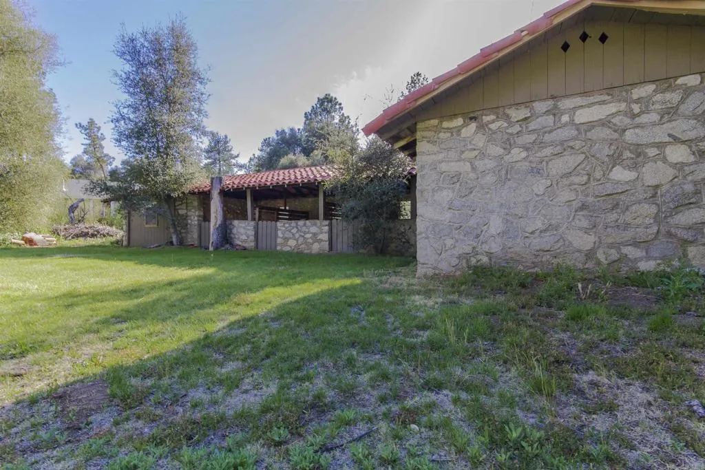 https://cdn.realtyfeed.com/cdn/127/306426109/133e98a9cf6d5a9bedd5f07e03b71ffc.webp