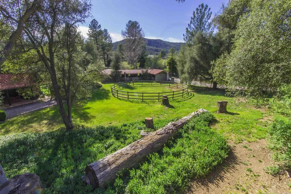 https://cdn.realtyfeed.com/cdn/127/306426109/153bac54018128ac85fb353242158bf4.webp