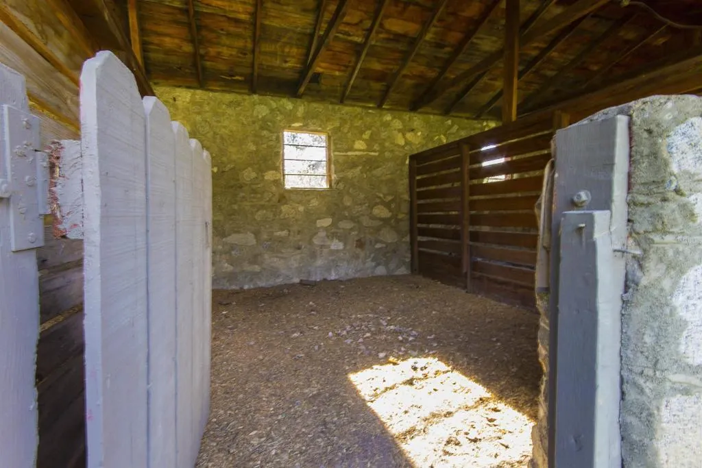 https://cdn.realtyfeed.com/cdn/127/306426109/15cd05182e9505c6ee7a4eed2a0495eb.webp