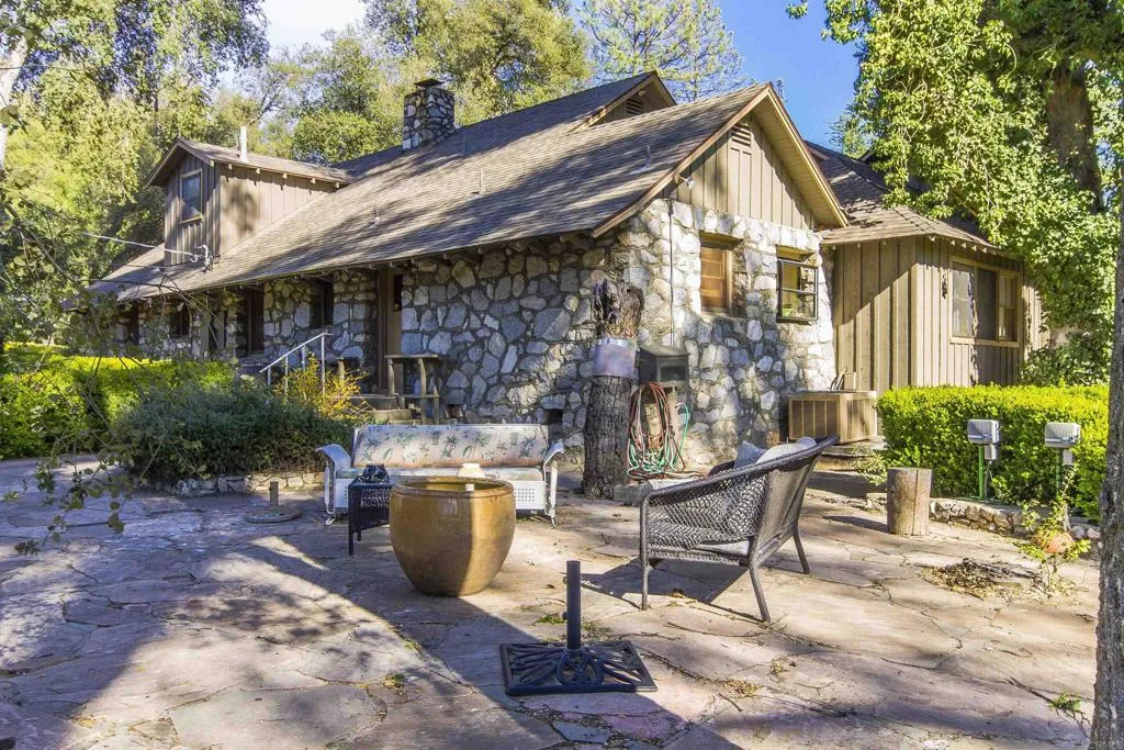 https://cdn.realtyfeed.com/cdn/127/306426109/406514d07549a54ed68cbbebb6a2260e.webp