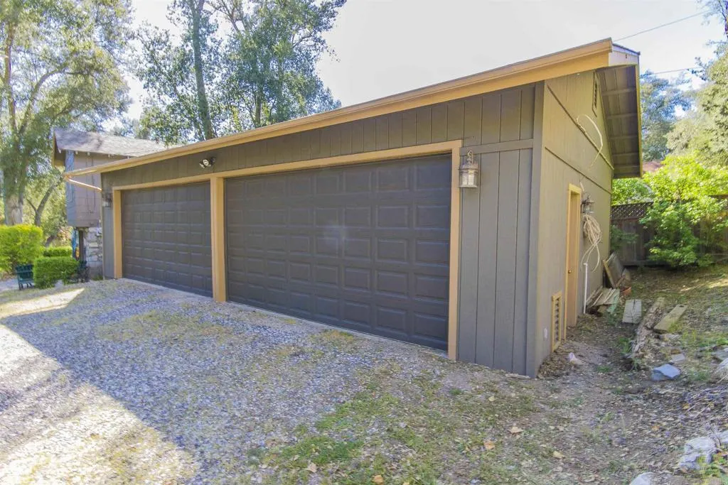 https://cdn.realtyfeed.com/cdn/127/306426109/686af60aadcf2f243f1be41deaf5c43c.webp