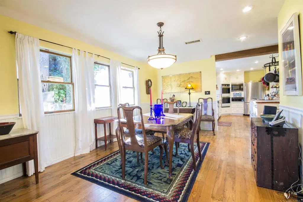 https://cdn.realtyfeed.com/cdn/127/306426109/6bf3eb3c2330444a1efdef29efe9f82f.webp