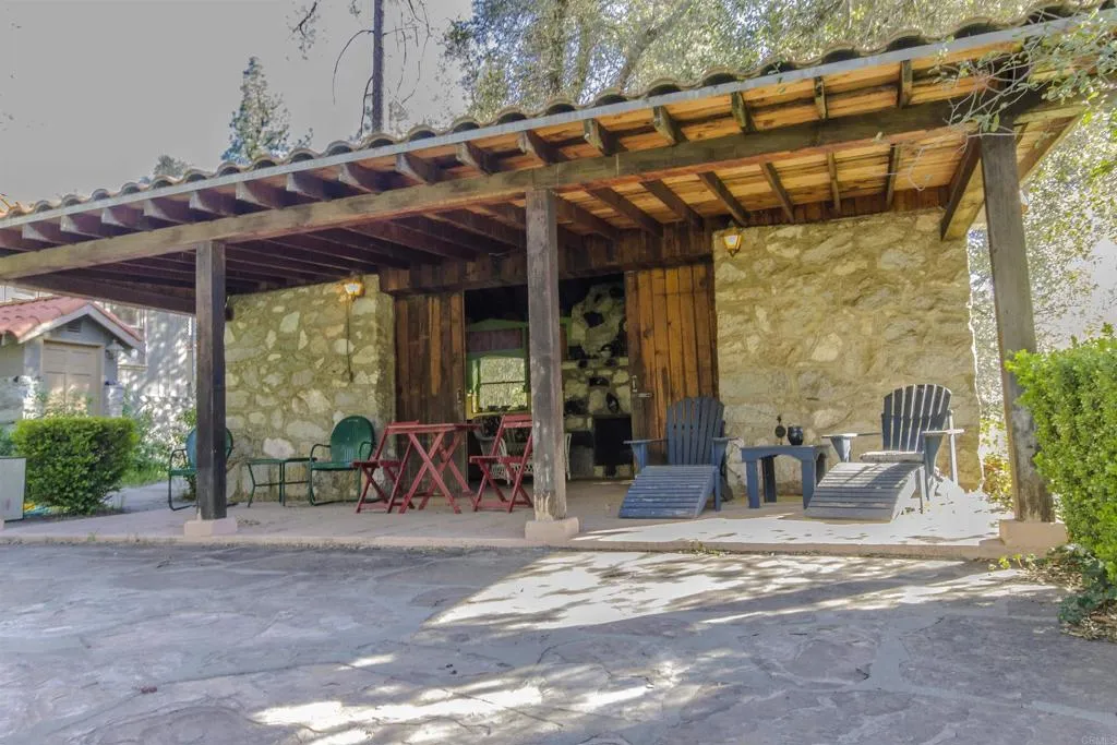 https://cdn.realtyfeed.com/cdn/127/306426109/764fbfb89b3bcd936129f01ecd2556e5.webp
